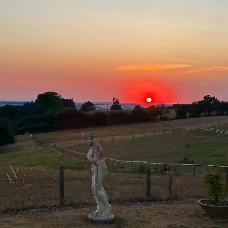 Byre - Farm Cottage On 9 Acre Equestrian Small Holding ソールズベリー エクステリア 写真