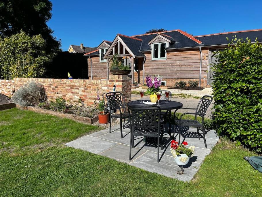Byre - Farm Cottage On 9 Acre Equestrian Small Holding ソールズベリー エクステリア 写真