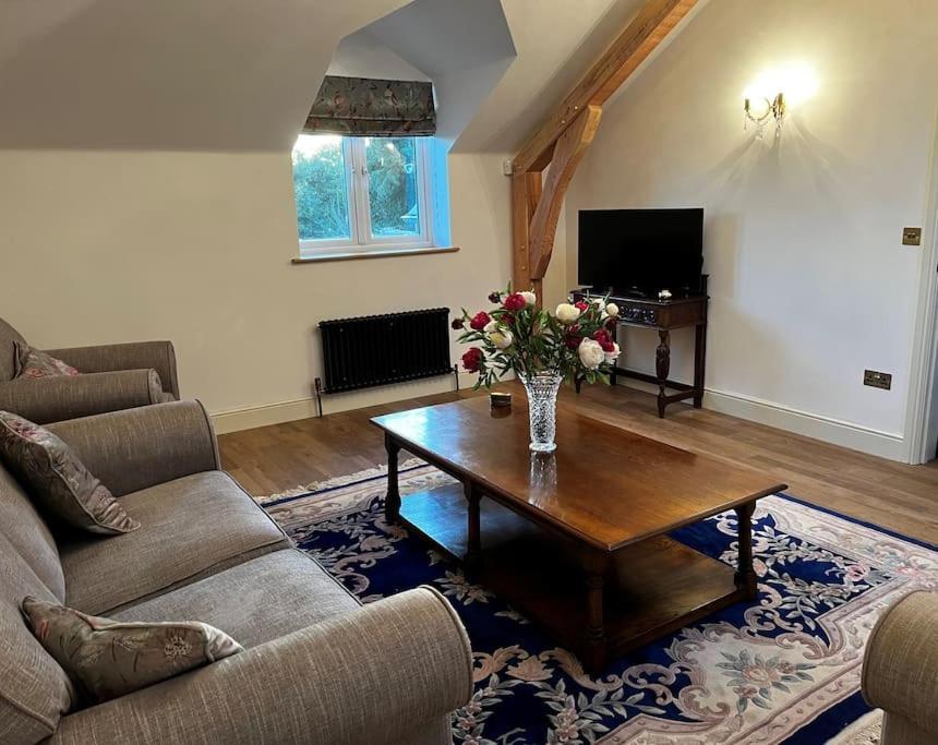 Byre - Farm Cottage On 9 Acre Equestrian Small Holding ソールズベリー エクステリア 写真