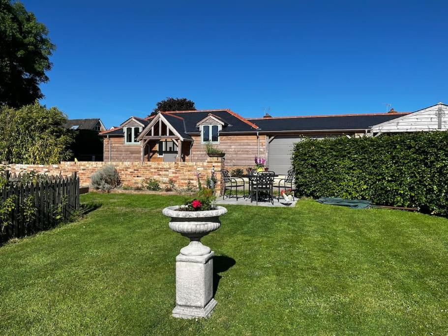 Byre - Farm Cottage On 9 Acre Equestrian Small Holding ソールズベリー エクステリア 写真